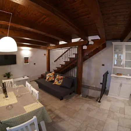 Casa Vacanze Alenka Borgo Grotta Gigante Exterior foto