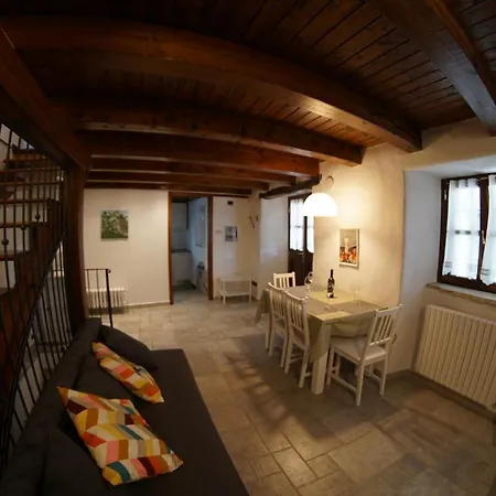 Casa Vacanze Alenka Borgo Grotta Gigante Exterior foto