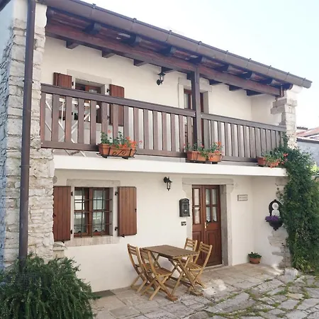 Casa Vacanze Alenka Borgo Grotta Gigante Exterior foto